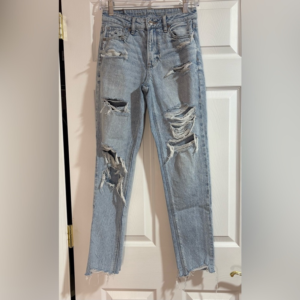 American Eagle Ripped Strigid Light Blue Jeans